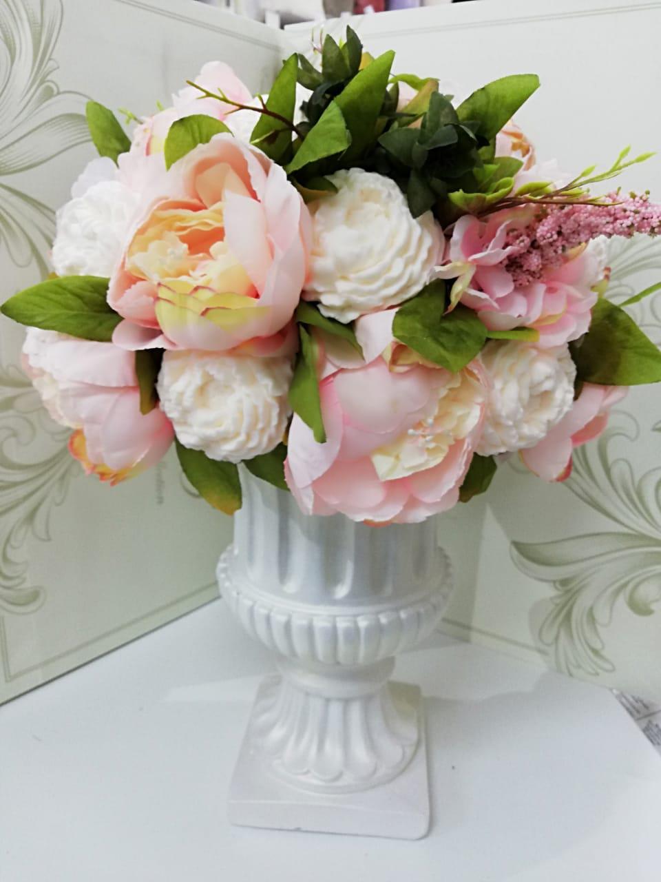 Ароматические вазы с цветами