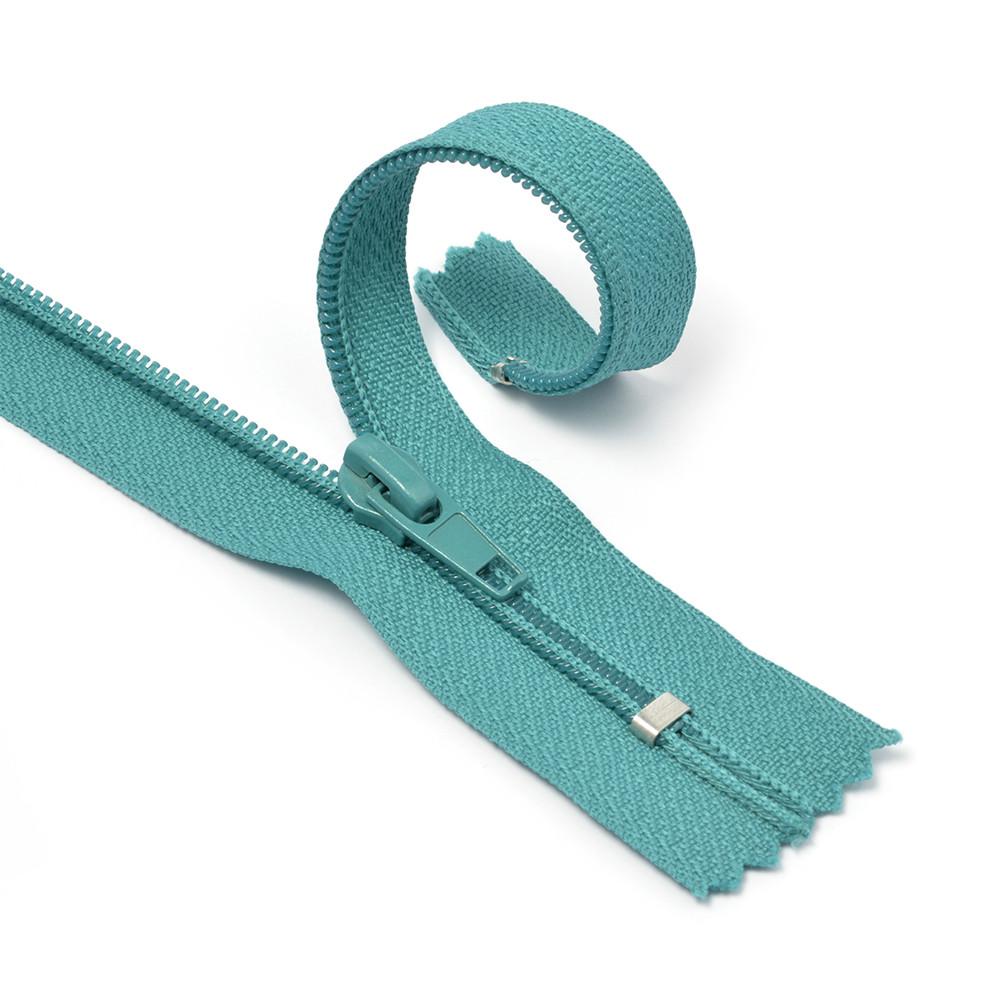 Иголка с ниткой без фона. , айрис. Молния ykk сатин. Иголочка молнии. Куртка с тракторной молнией.