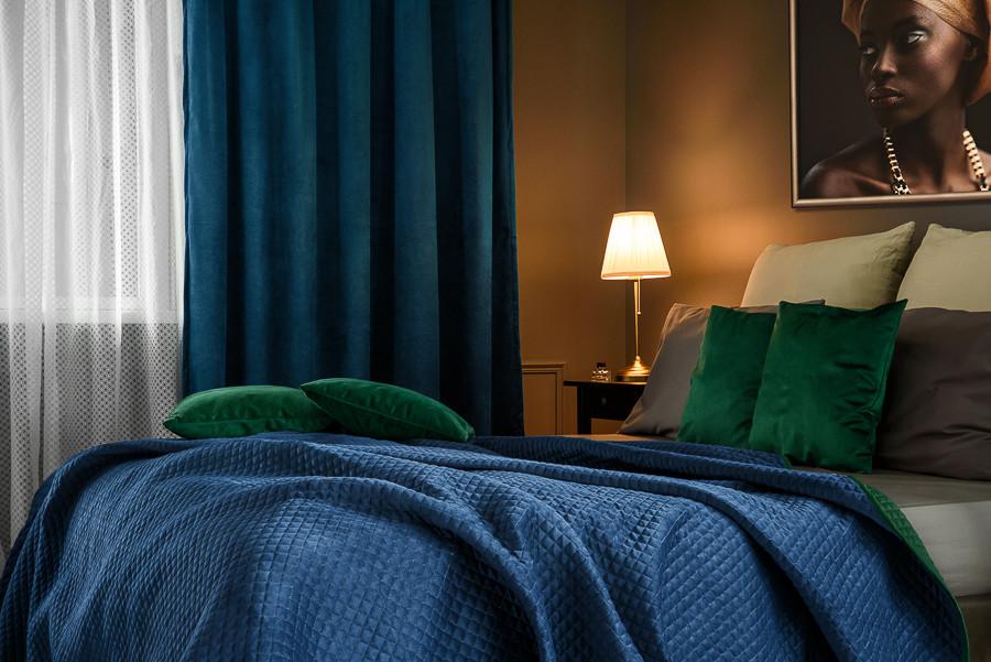 детская прогулочная коляска indigo triniti. штора готовая indigo зеленая. зеленый в интерьере. изумрудный цвет в интерьере. Dulux 27bb 10/138.