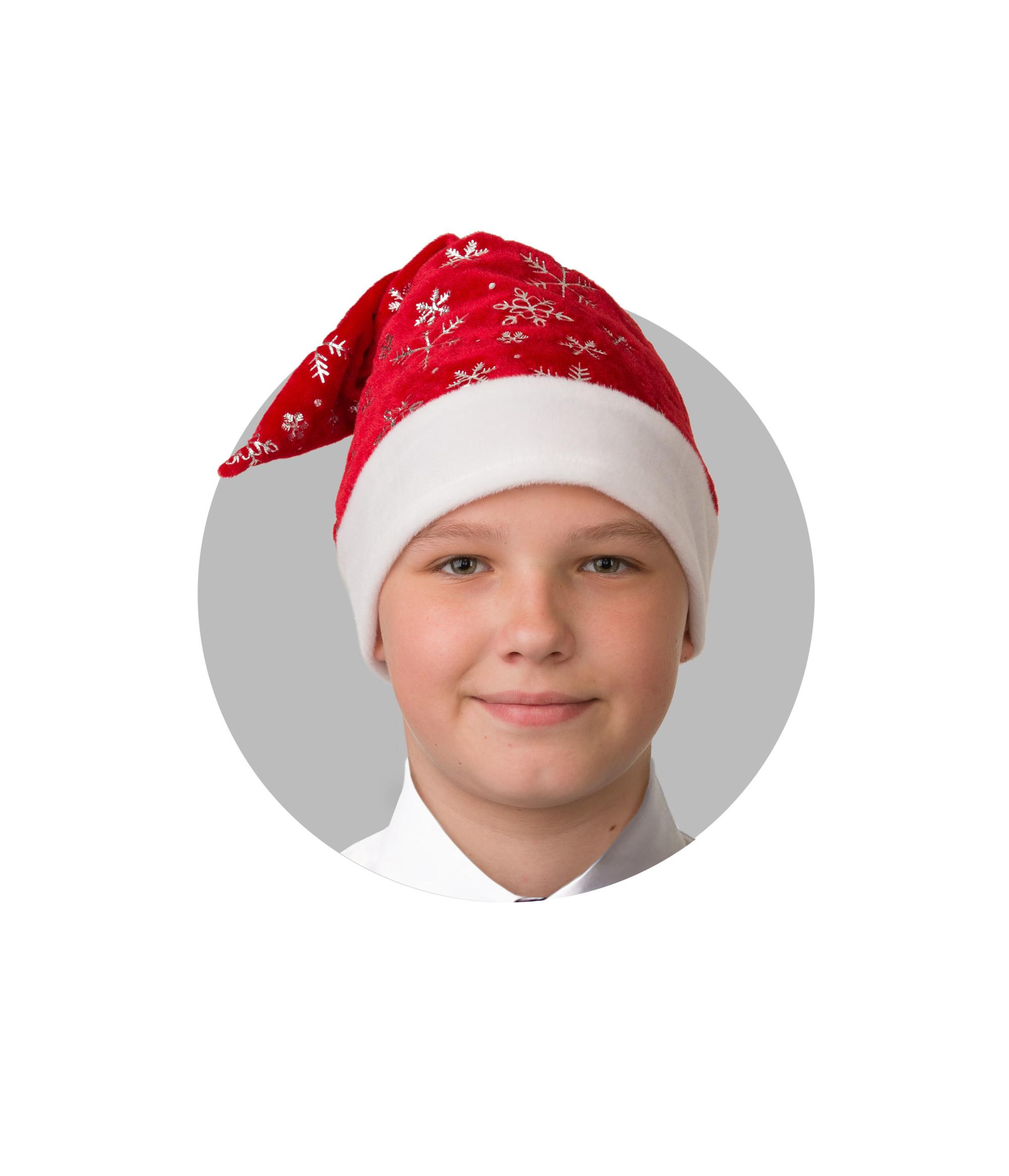 Как надеть новогоднюю шапку. Модель в шапочке санты. Как надеть новогоднюю шапку. Как надеть новогоднюю шапку. Шапка санты.