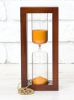 Часы песочные "10 минут", 5х9х17 см, вишня/оранжевый цвет